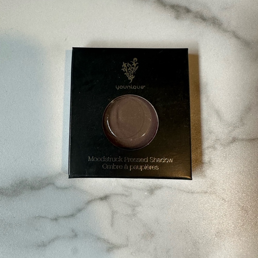 Younique Moodstruck pressed eye shadow in Marvelous